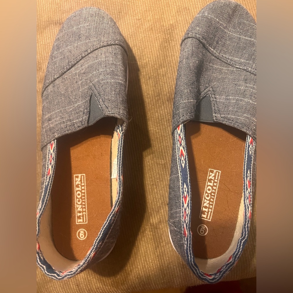 Lincoln Outfitters flats